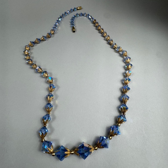 Vintage blue aurora borealis crystal bead necklace with gold-tone spacers - Picture 5 of 8